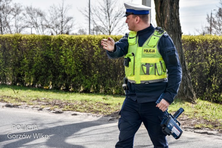 Policyjne kontrole prędkości. Kierowcy jeżdżą wolniej.