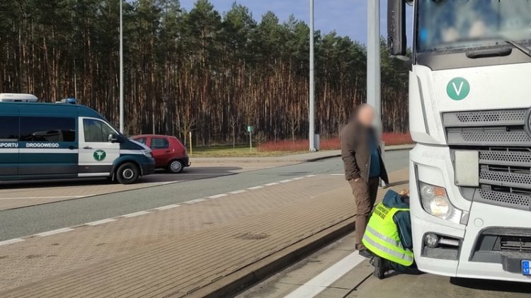 Niesprawna ciężarówka i niekompletna dokumentacja.