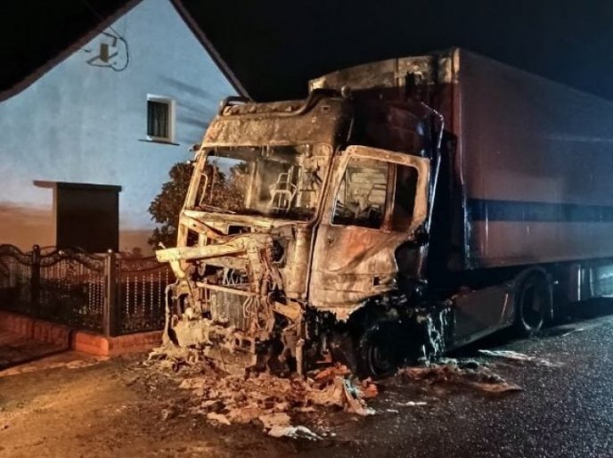 W Nowogródku spłonęła ciężarówka.