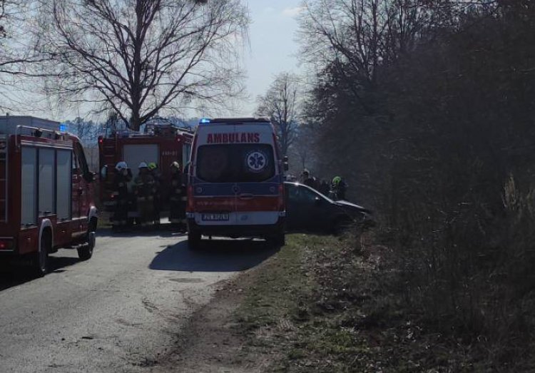 Wypadek samochodowy na drodze Barlinek - Rychnów.