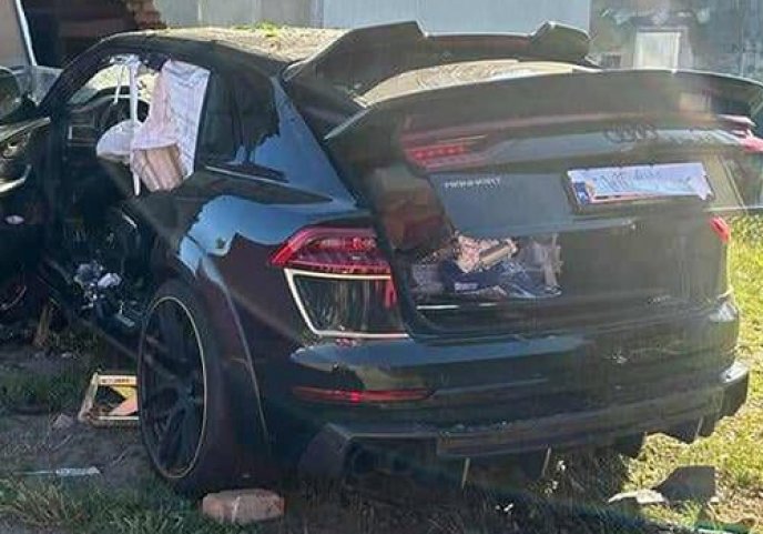 Dolice. 900 konne Audi uderzyło w dom. Kierowca nie żyje.