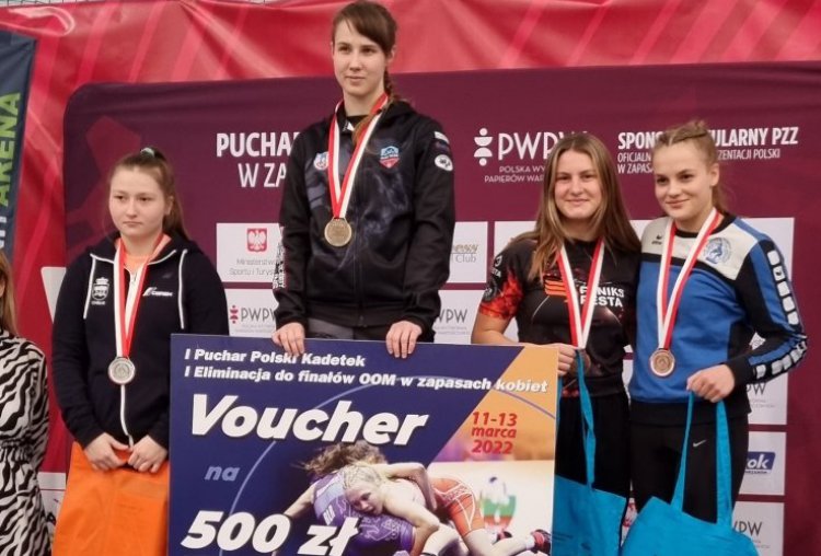  Dwa medale dla zawodniczek LKS Feniks PESTA w Pucharze Polski w zapasach.