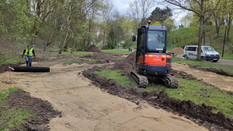 Ruszyła budowa pumptracku – toru dla rowerzystów.