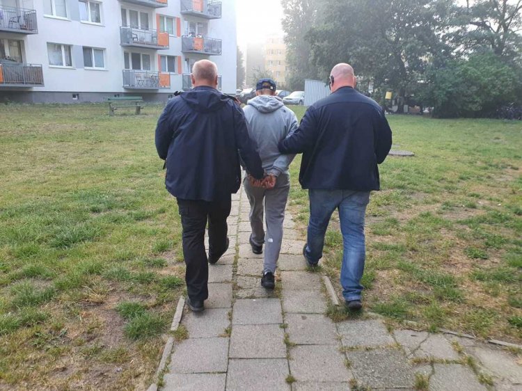 Poszukiwany 5 listami gończymi zatrzymany przez stargardzkich policjantów na terenie Świnoujścia.